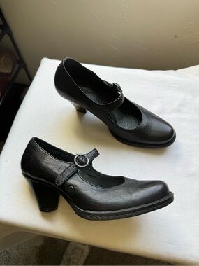 Born Classic Black Leather Mary Jane Heels Size 6